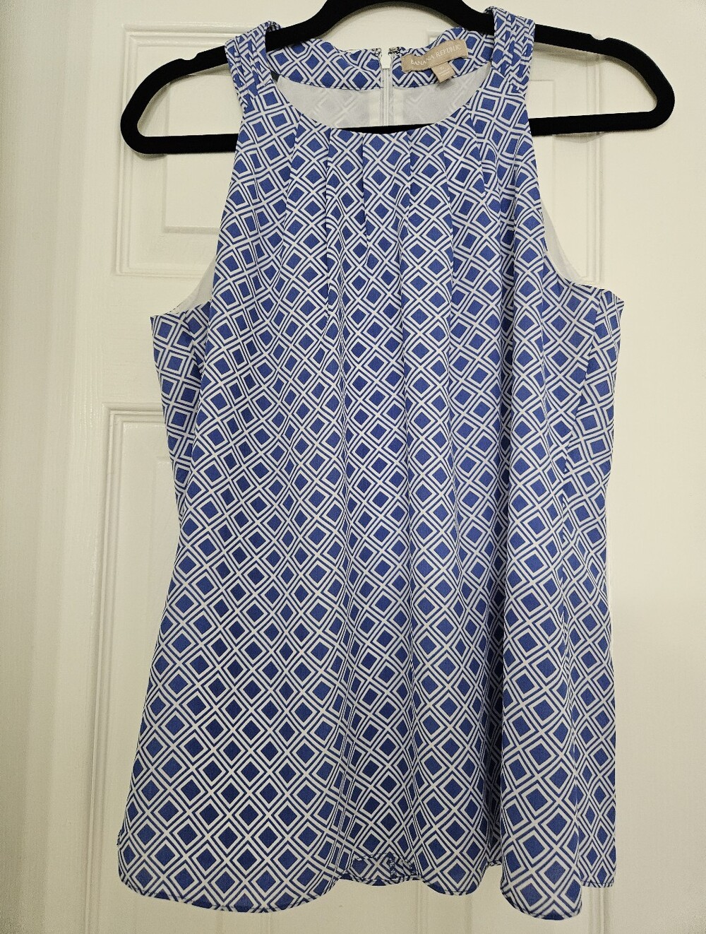 Banana Republic Blue White Geometric Sleeveless Pleated Blouse Top